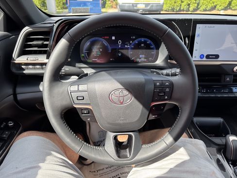 Certified 2025 Toyota Crown Signia AWD/4WD image 18