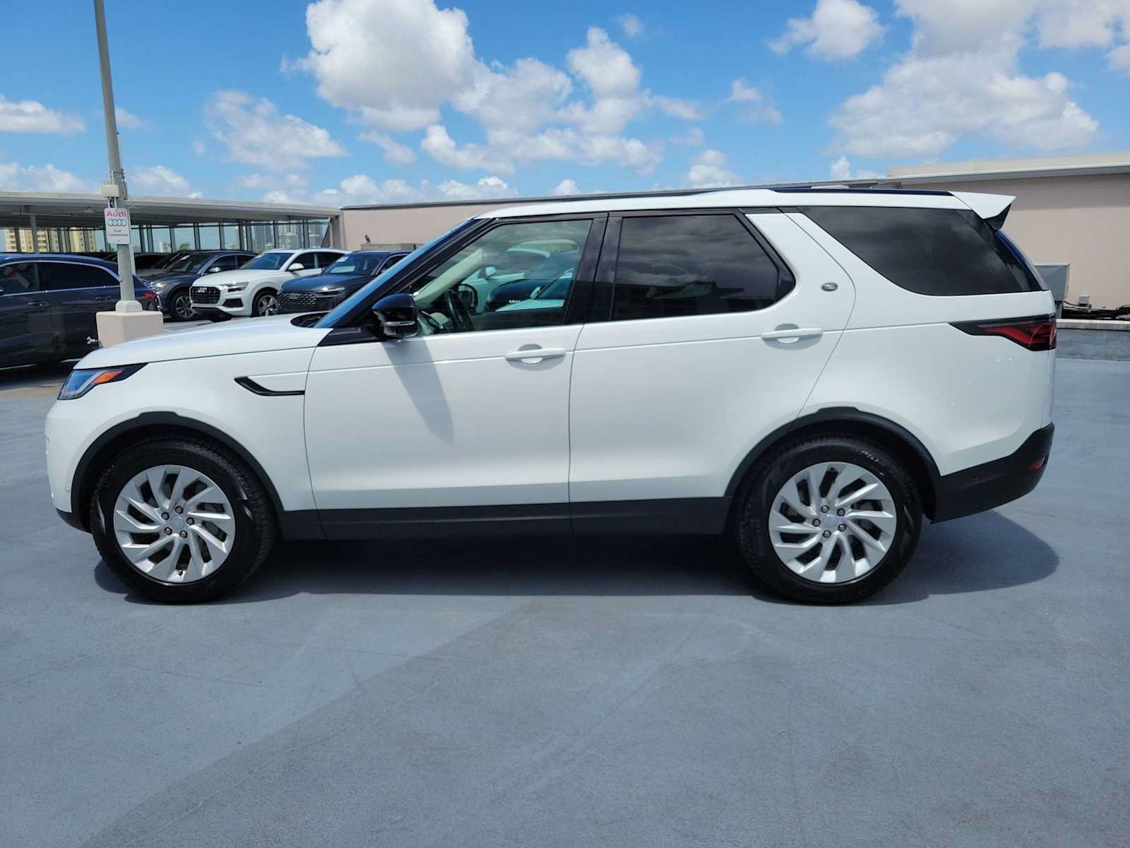 Used 2025 Land Rover Discovery S AWD/4WD image 3