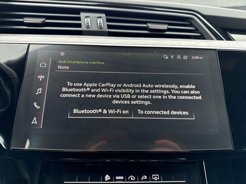 Used 2022 Audi e-tron Premium w/ Convenience Plus Package image 45