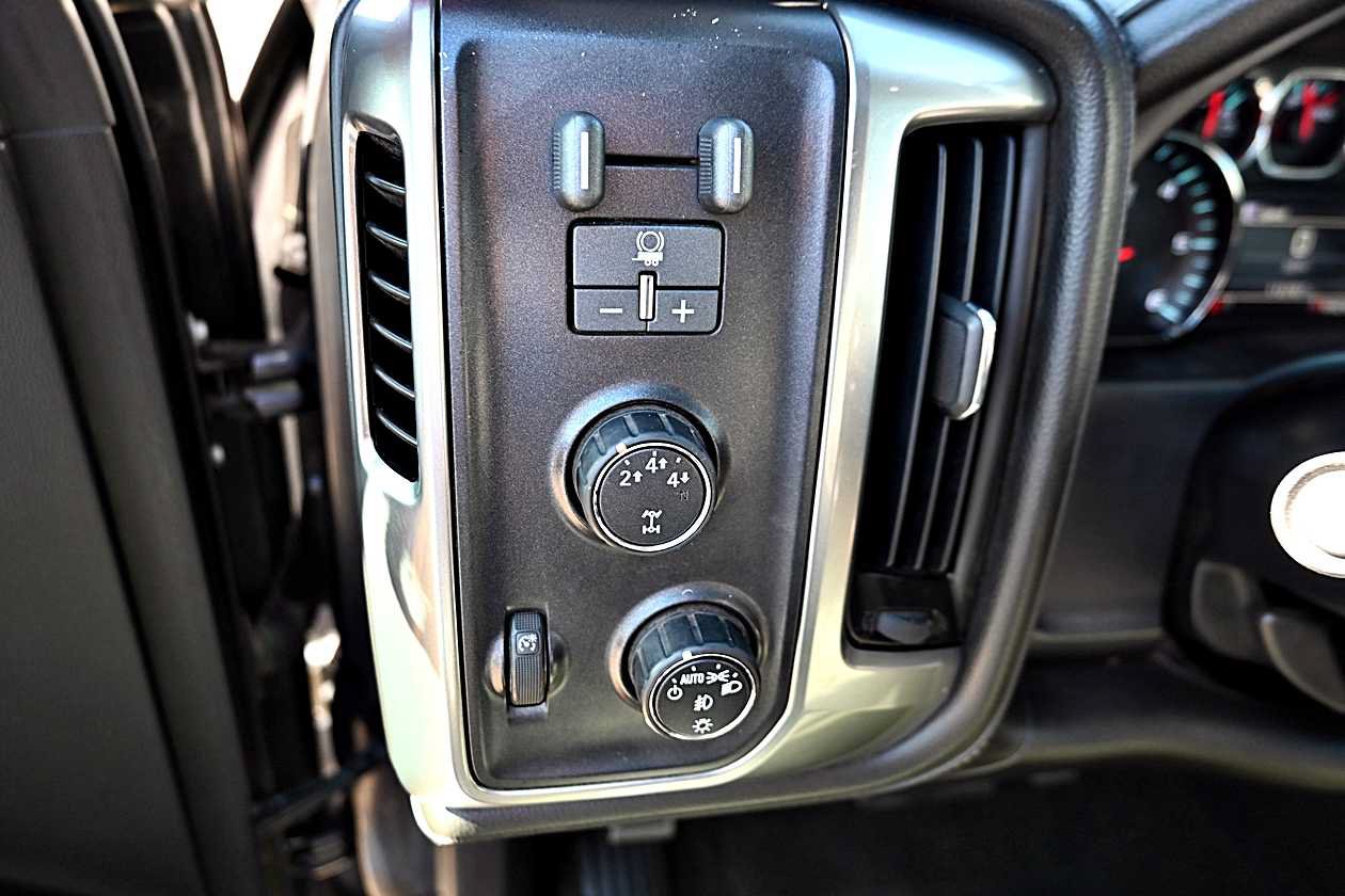 Used 2015 Chevrolet Silverado 3500 LTZ w/ LTZ Plus Package AWD/4WD image 19