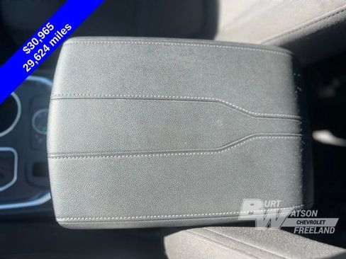 Used 2023 Chevrolet Traverse LT image 19