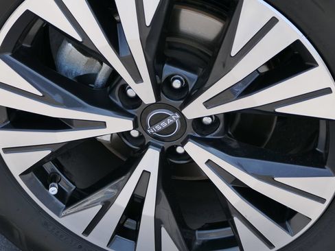 Used 2023 Nissan Rogue SV FWD image 10