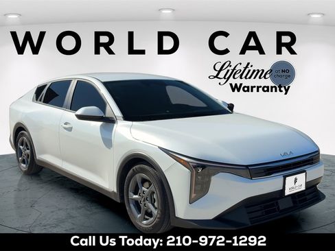 Certified 2025 Kia K4 image 1
