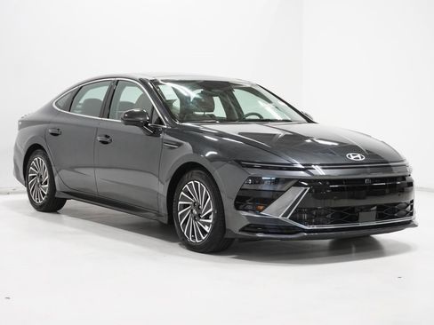 Used 2025 Hyundai Sonata Limited image 4