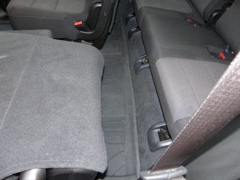Used 2022 Chevrolet Traverse LT FWD image 30