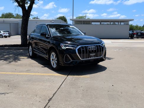 Certified 2025 Audi Q3 2.0T Premium w/ Convenience Package AWD/4WD image 2
