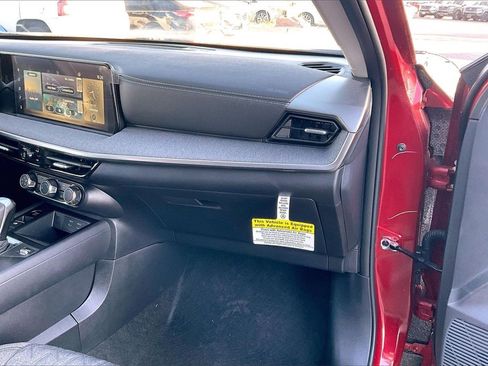 Used 2025 Nissan Kicks SV image 16