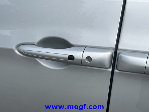 Used 2024 Chrysler Pacifica Touring-L FWD image 29