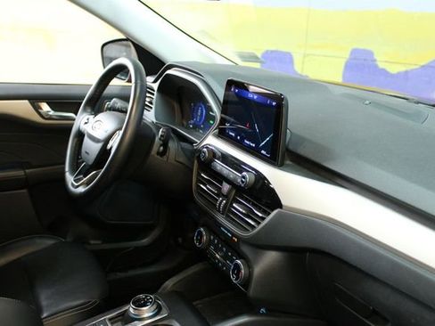 Used 2022 Ford Escape SEL w/ Technology Package AWD/4WD image 10
