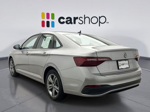 Used 2023 Volkswagen Jetta SE w/ Panoramic Sunroof Package FWD image 2