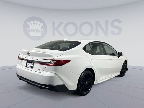 Used 2025 Toyota Camry SE image 7