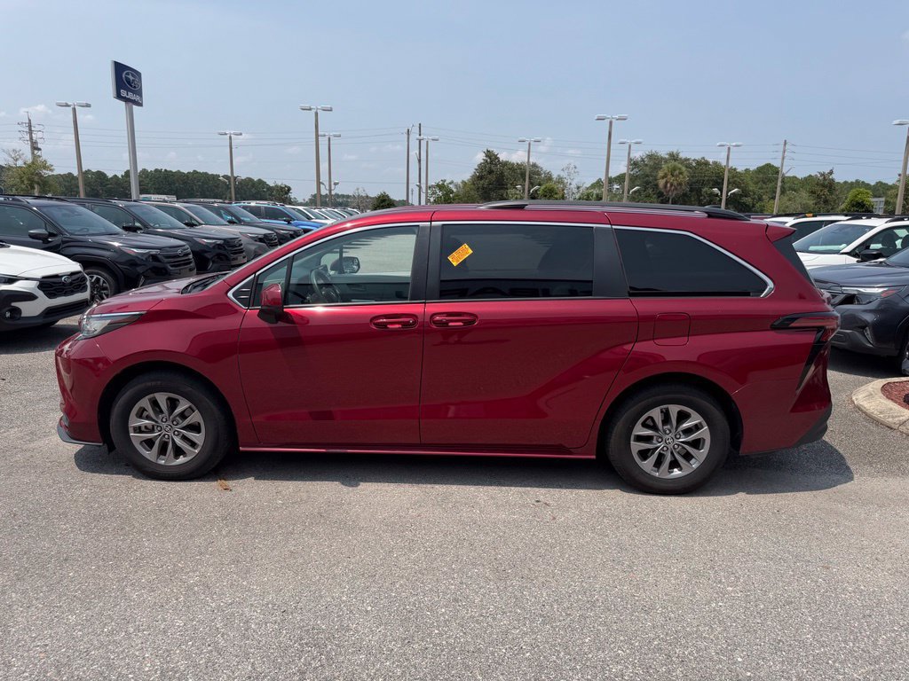 Used 2022 Toyota Sienna LE FWD image 12
