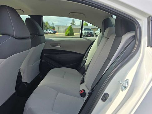 Used 2021 Toyota Corolla LE FWD image 16