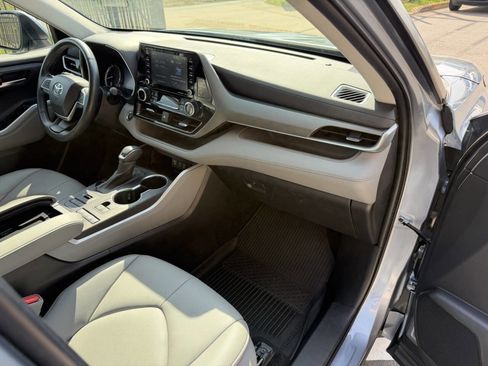 Used 2022 Toyota Highlander XLE image 20
