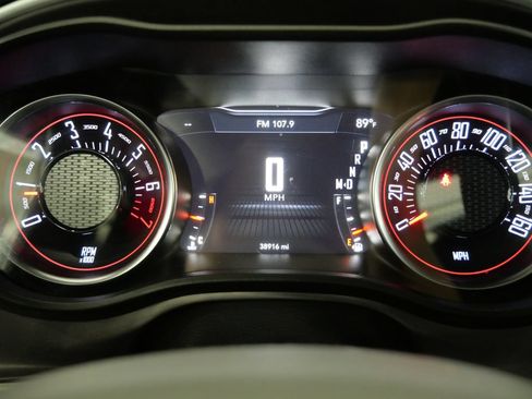 Used 2019 Dodge Challenger SXT RWD image 15