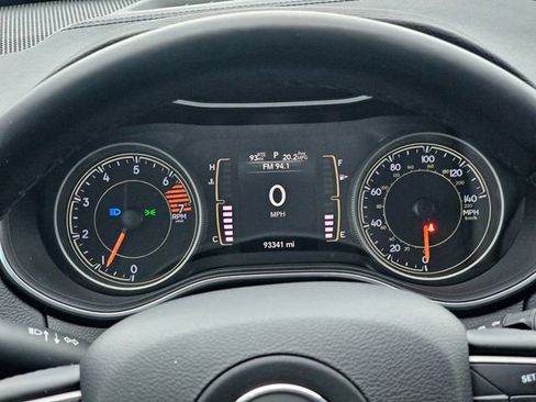 Used 2019 Jeep Cherokee Latitude Plus w/ Comfort/Convenience Group image 33