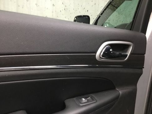Used 2018 Jeep Grand Cherokee Limited AWD/4WD image 14
