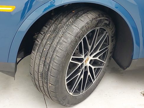 Used 2025 Porsche Cayenne image 35