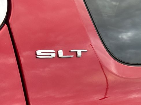 Certified 2023 GMC Acadia SLT w/ Preferred Package image 8