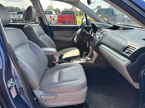 Used 2015 Subaru Forester 2.5i Limited AWD/4WD image 6