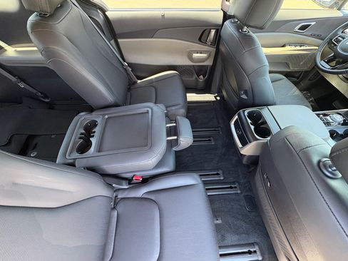 Certified 2025 Kia Carnival EX FWD image 13
