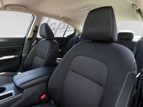 Used 2025 Nissan Altima 2.5 SV FWD image 6