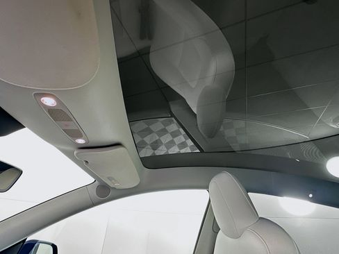 Used 2023 Tesla Model Y Long Range image 25