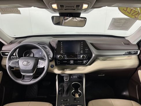 Used 2022 Toyota Highlander XLE image 41