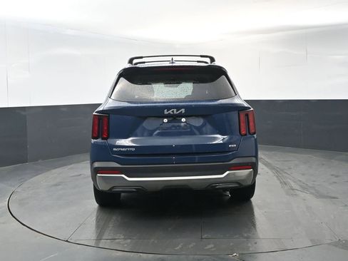 Used 2025 Kia Sorento EX image 4