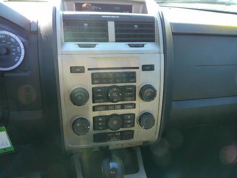 Used 2011 Ford Escape XLT image 10