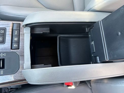 Certified 2022 Toyota Highlander Platinum image 30