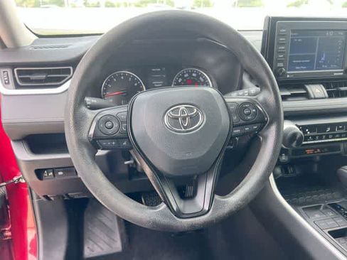 Used 2021 Toyota RAV4 LE FWD image 17