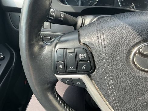 Used 2019 Toyota Highlander Limited Platinum AWD/4WD image 17