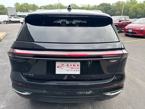 Used 2024 Lincoln Nautilus Reserve AWD/4WD image 11