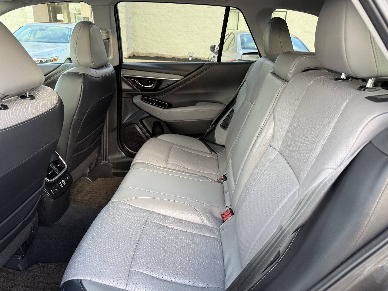 Used 2025 Subaru Outback Limited AWD/4WD image 19