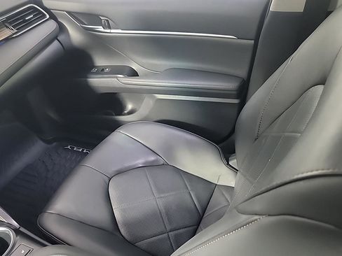 Used 2019 Toyota Camry XLE w/ Navigation Package image 20