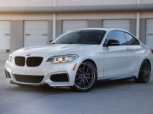 Used 2015 BMW M235i Coupe image 1