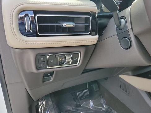 Certified 2023 Lincoln Nautilus Reserve FWD image 17