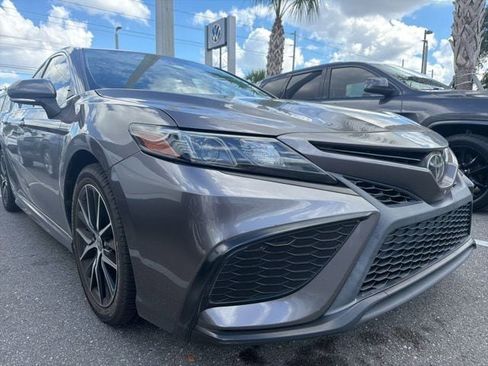 Used 2022 Toyota Camry SE FWD image 9