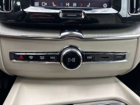 Used 2023 Volvo XC60 T8 Plus image 42