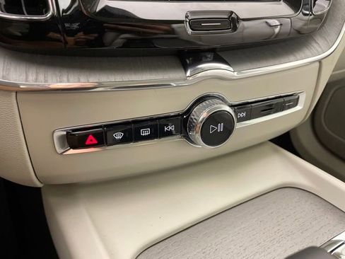 Certified 2024 Volvo XC60 T8 Plus w/ Protection Package Premier image 28