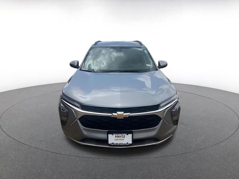 Used 2025 Chevrolet Trax LT w/ LT Convenience Package FWD image 4