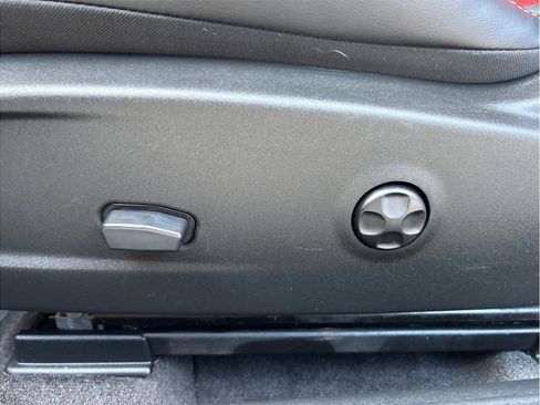 Used 2015 Dodge Challenger SRT Hellcat image 20