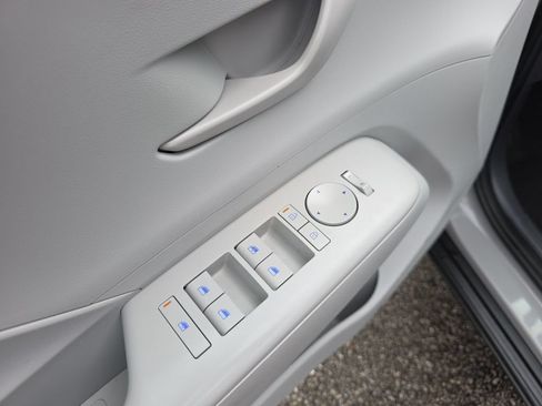 Used 2024 Hyundai Kona SEL FWD image 18