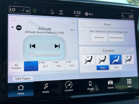 Used 2023 Chrysler Pacifica Touring-L FWD image 25
