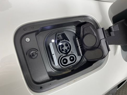 Used 2025 BMW i4 xDrive40i w/ Premium Package image 15