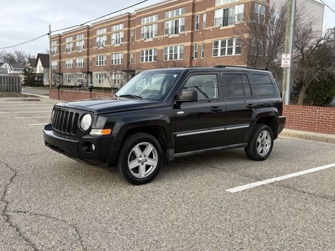 Used 2010 Jeep Patriot Latitude AWD/4WD image 4