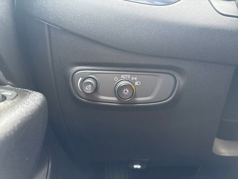 Used 2022 Chevrolet Equinox LT image 25