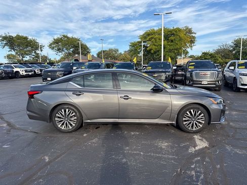 Used 2024 Nissan Altima 2.5 SR w/ SR Premium Package image 2