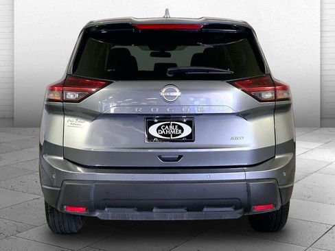 Used 2025 Nissan Rogue SV AWD/4WD image 3